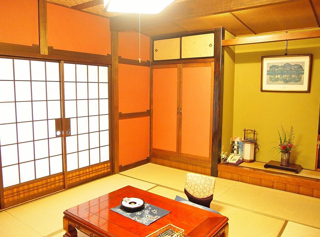 Chuo Hotel Chikuma Екстериор снимка
